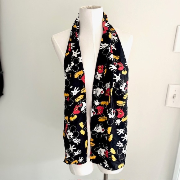 Disney’s Mickey & Co. Scarf - Picture 2 of 5